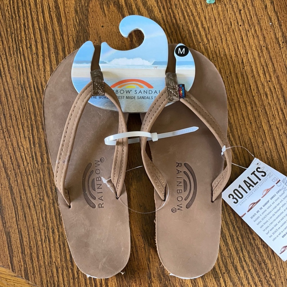 NWT Women’s Rainbow Flip flops - size 6.5-7.5